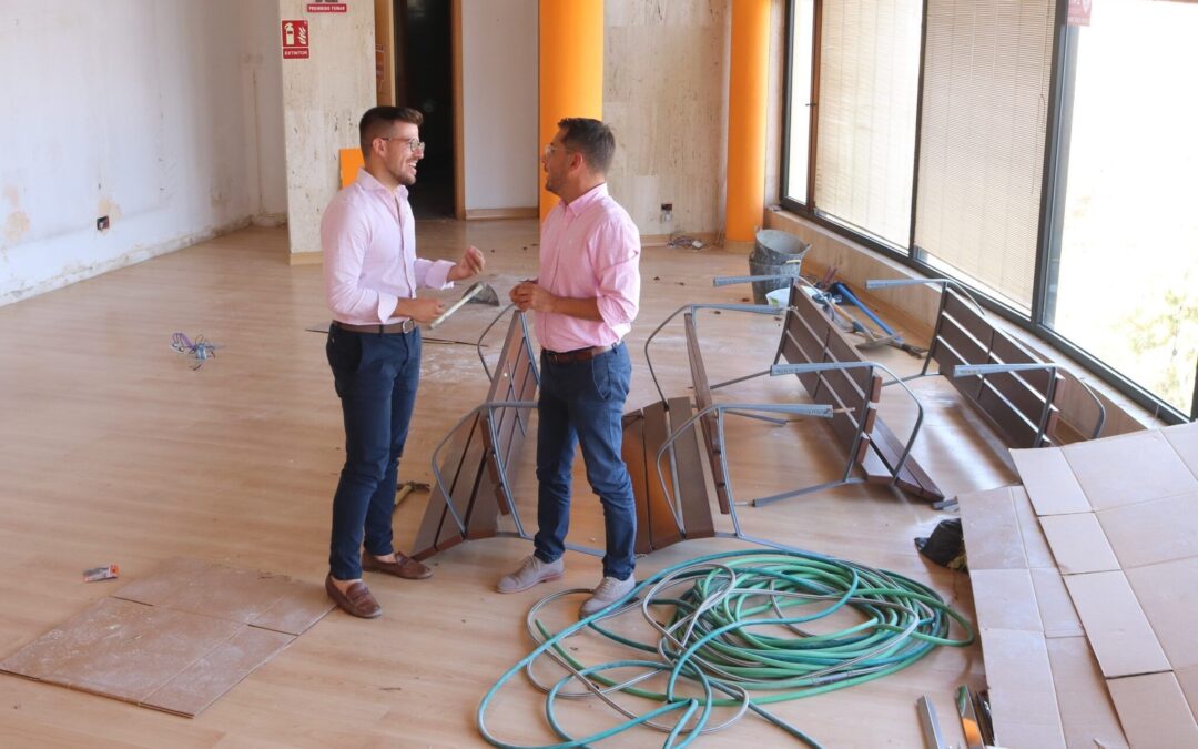 Reforma de Oficina de Turismo y creación de terraza lectora en la Biblioteca Viera y Clavijo